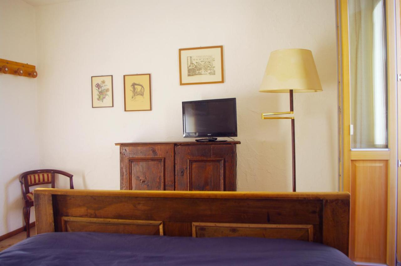 La Casa Altrui- Camere E Zona Relax Con Giardino Коредо Екстер'єр фото